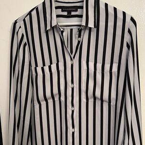 Banana Republic Men's Black and White Striped Shirt